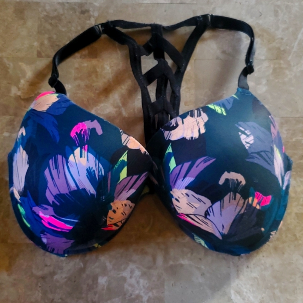 VS Pink bra